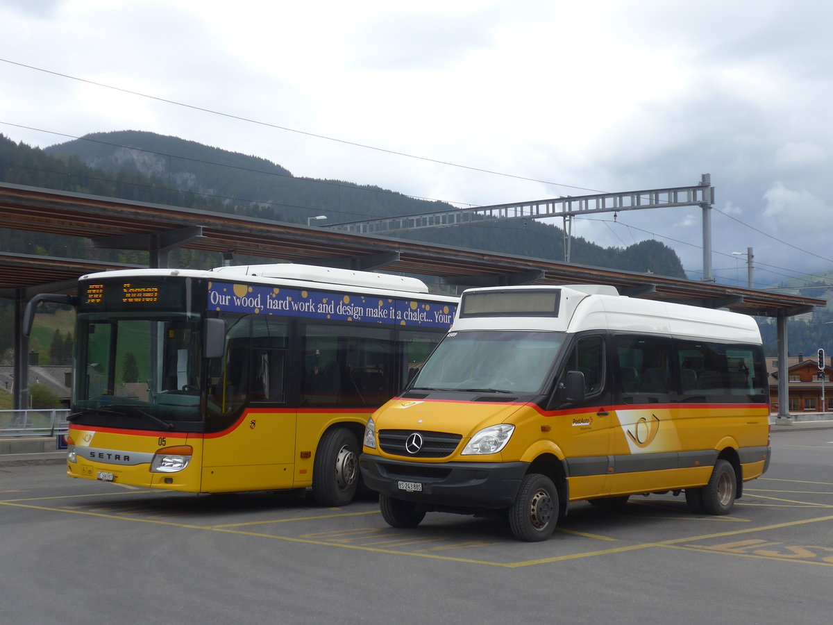 (216'499) - PostAuto Wallis - VS 243'885 - Mercedes am 26. April 2020 beim Bahnhof Gstaad (Einsatz Kbli)