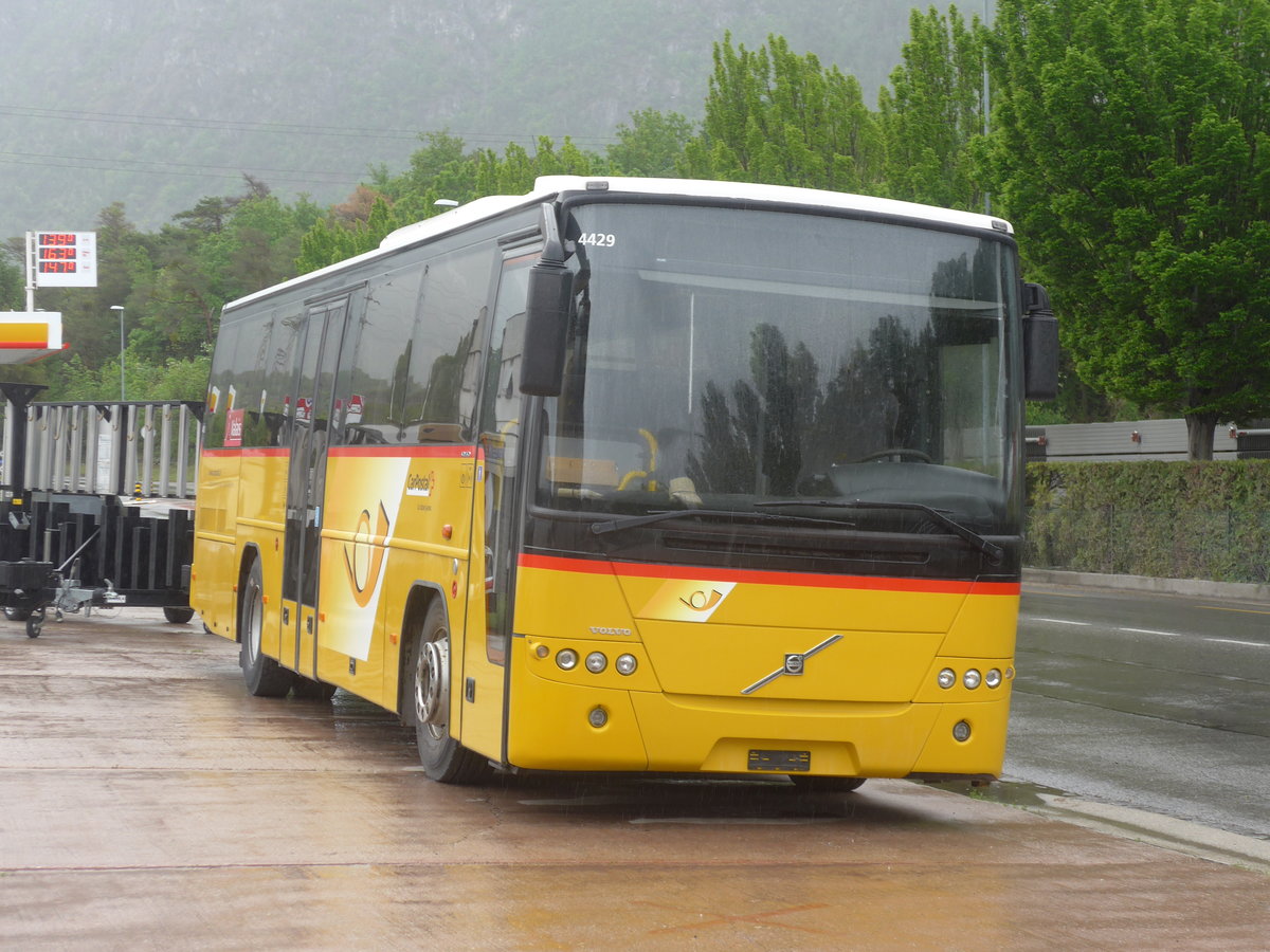 (216'666) - TSAR, Sierre - (VS 45'635) - Volvo (ex Epiney, Ayer) am 2. Mai 2020 in Sierre, Garage