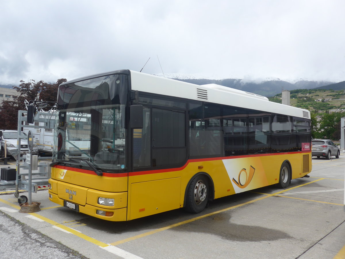 (216'688) - PostAuto Wallis - Nr. 28/VS 358'045 - MAN/Gppel (ex TSAR, Sierre; ex Epiney, Ayer; ex Dupraz, Soral Nr. 53; ex TourisCar, Genve Nr. 900) am 2. Mai 2020 in Sion, Garage