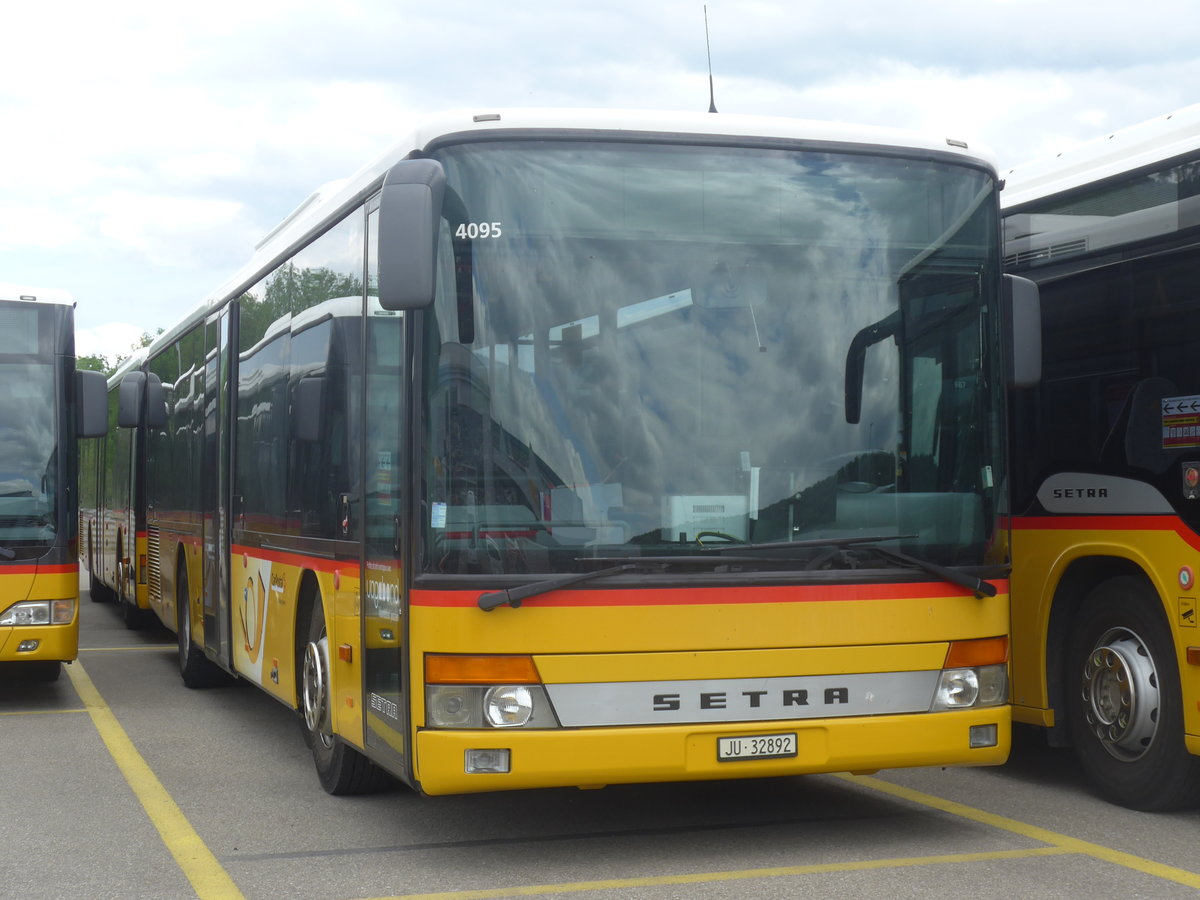 (216'946) - CarPostal Ouest - JU 32'892 - Setra (ex Nr. 19) am 10. Mai 2020 in Develier, Parkplatz