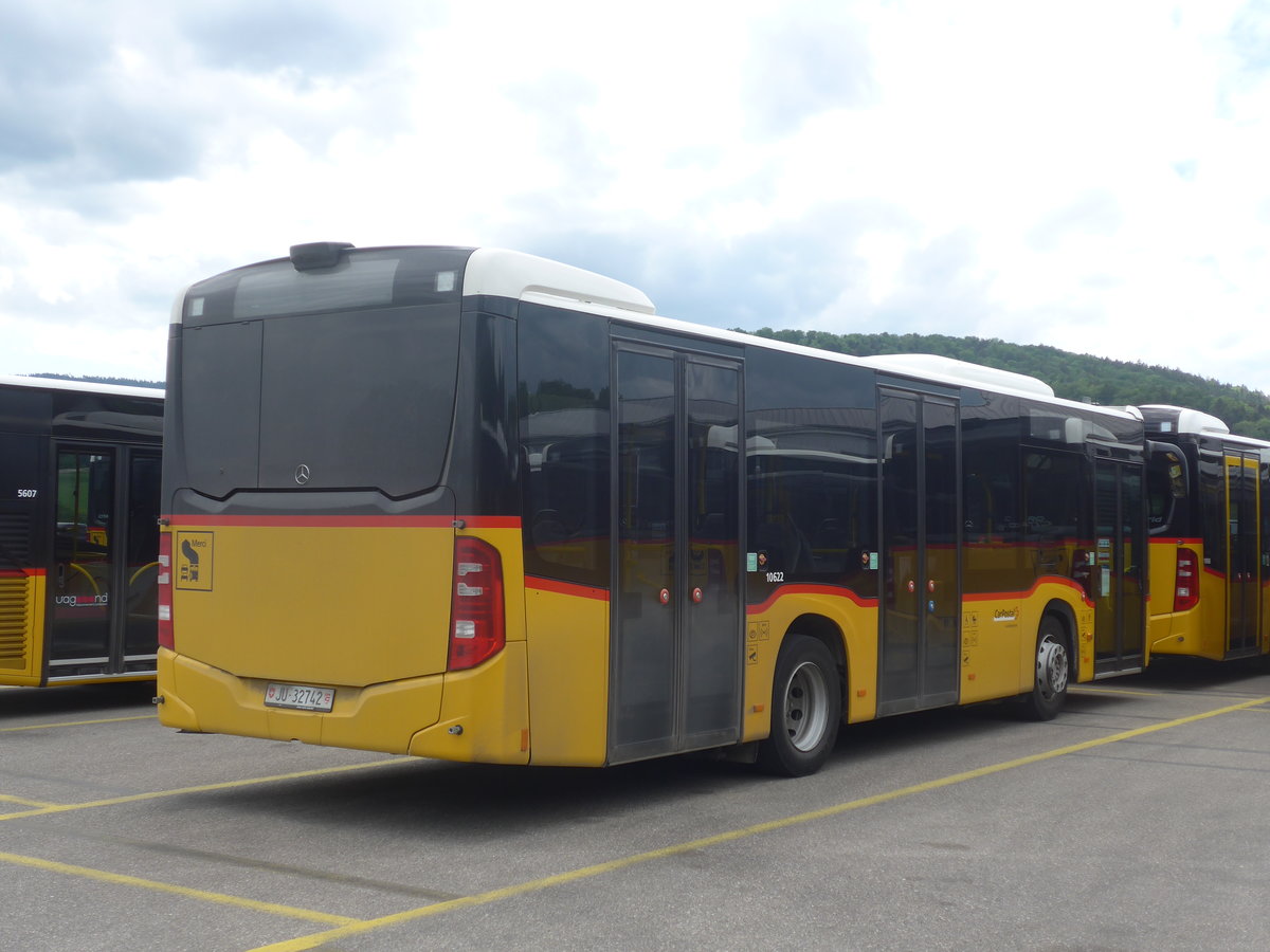 (216'960) - CarPostal Ouest - JU 32'742 - Mercedes (ex Nr. 8) am 10. Mai 2020 in Develier, Parkplatz