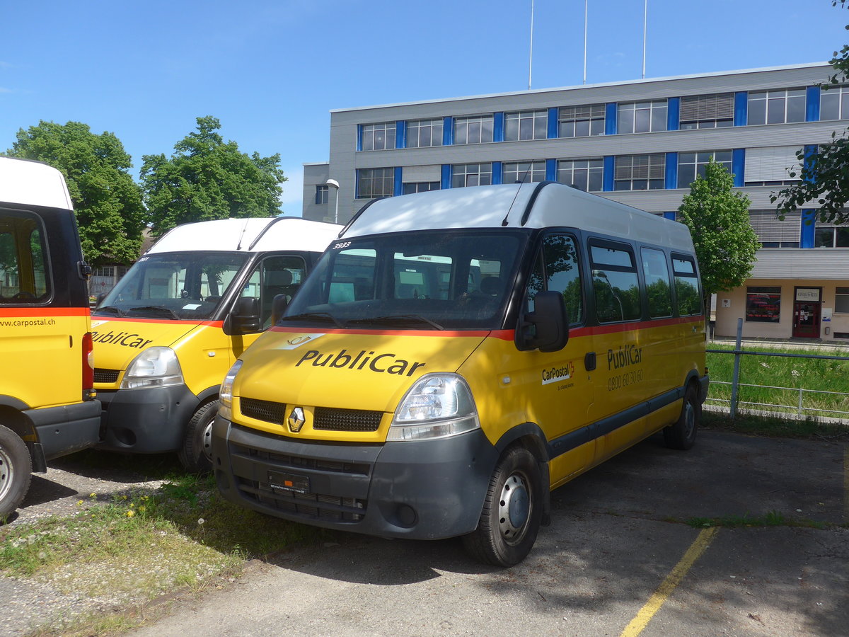 (216'977) - CarPostal Ouest - (VD 386'108) - Renault am 10. Mai 2020 in Yverdon, Garage