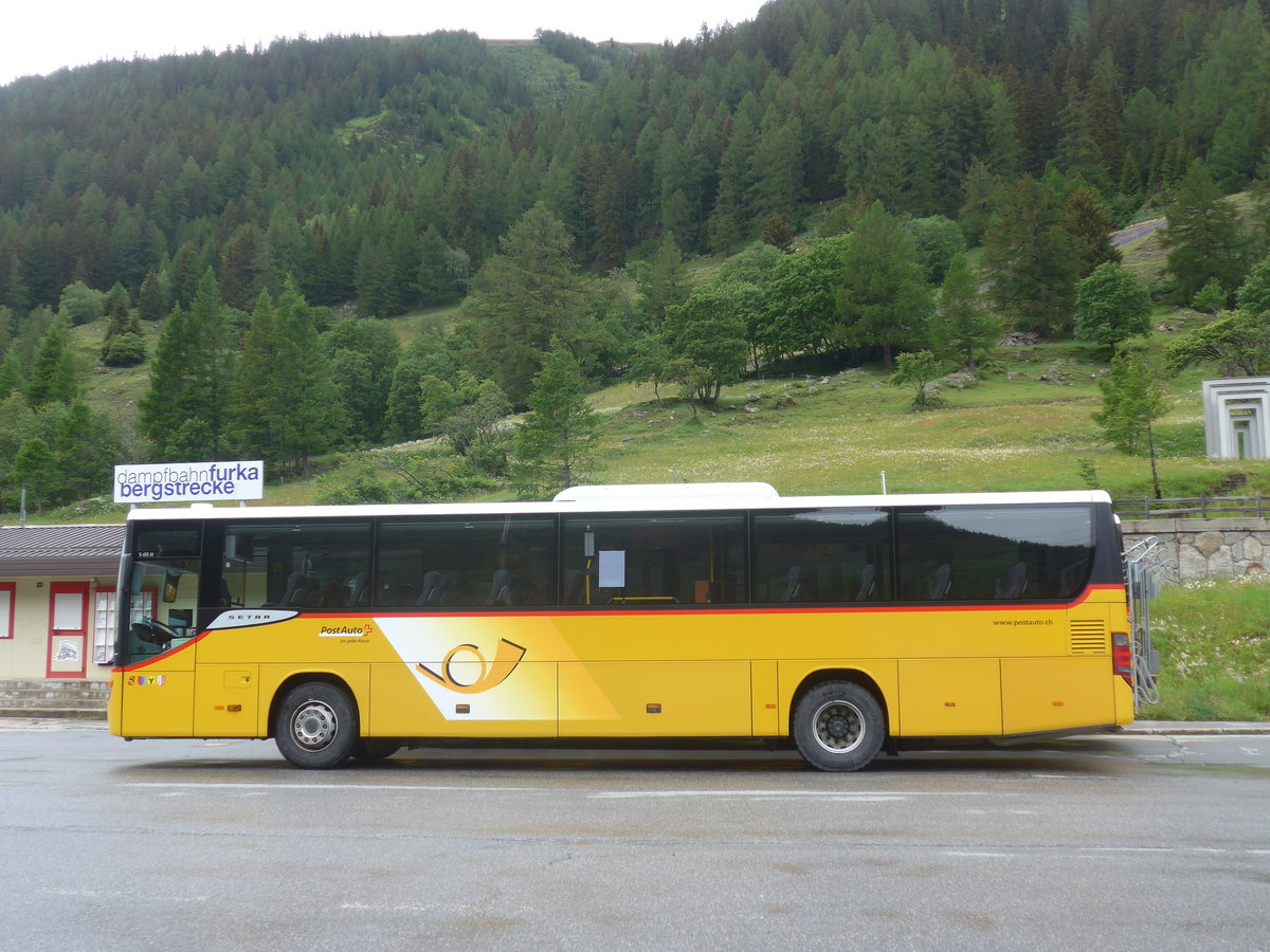 (217'659) - PostAuto Bern - BE 653'387 - Setra am 7. Juni 2020 beim Bahnhof Oberwald