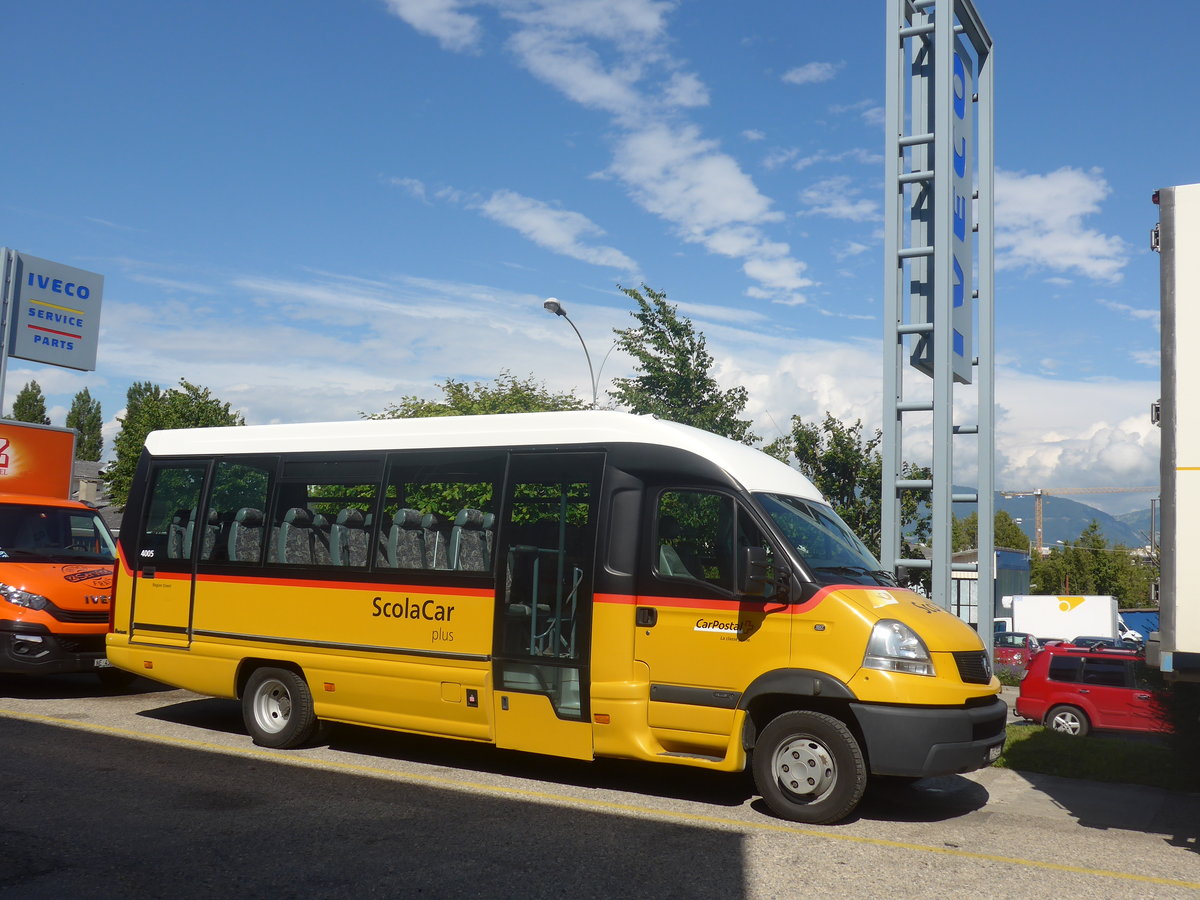 (217'806) - CarPostal Ouest - VD 345'331 - Renault am 13. Juni 2020 in Yverdon, Iveco