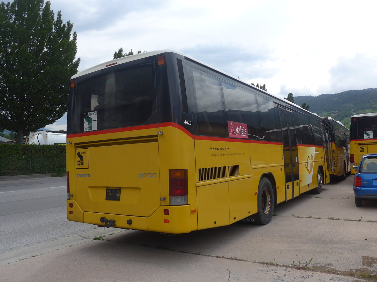 (217'915) - TSAR, Sierre - (VS 45'635) - Volvo (ex Epiney, Ayer) am 13. Juni 2020 in Sierre, Garage