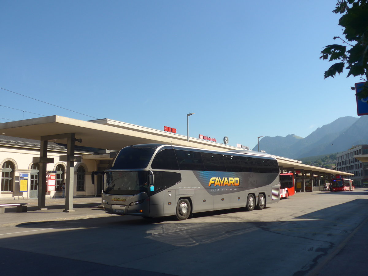 (218'877) - Aus Frankreich: Fayard, Anneyron - FA 573 PL - Neoplan am 20. Juli 2020 beim Bahnhof Chur