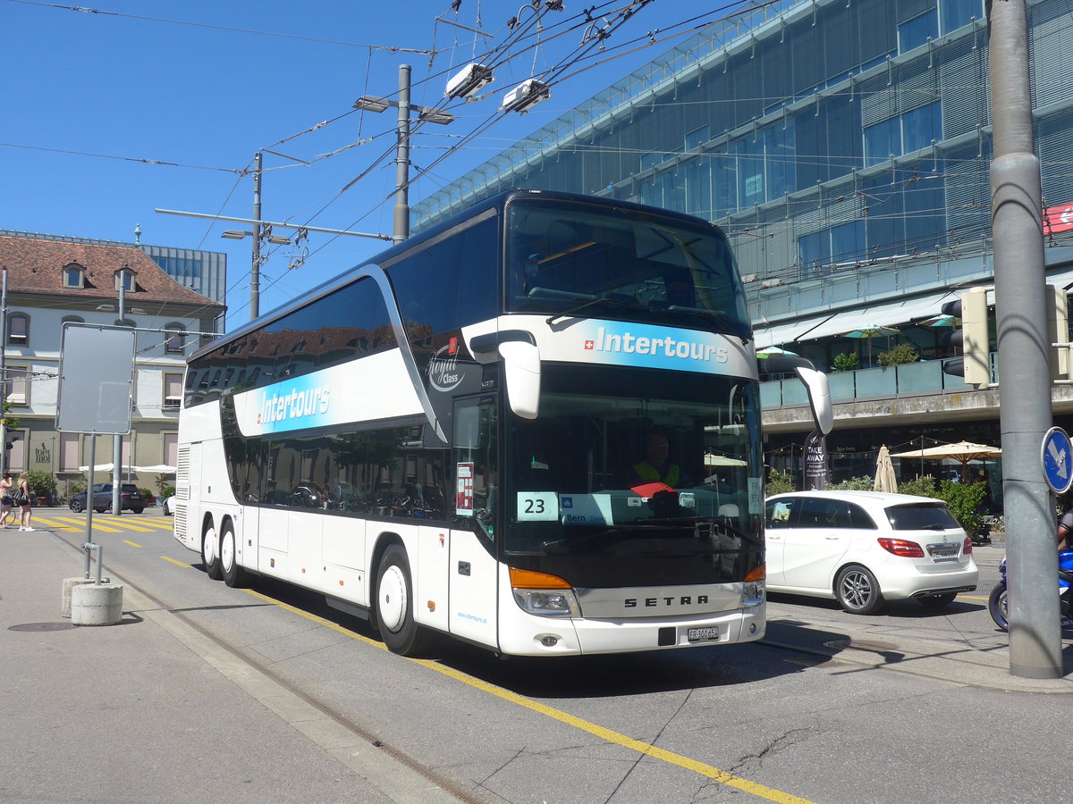 (219'204) - Intertours, Domdidier - FR 300'654 - Setra am 27. Juli 2020 beim Bahnhof Bern