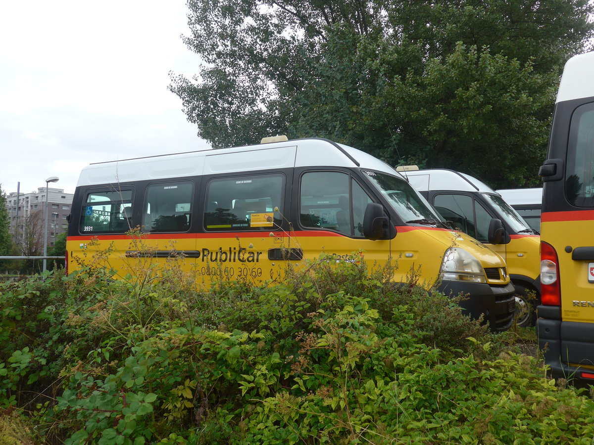 (220'294) - CarPostal Ouest - (VD 391'509) - Renault am 30. August 2020 in Yverdon, Garage