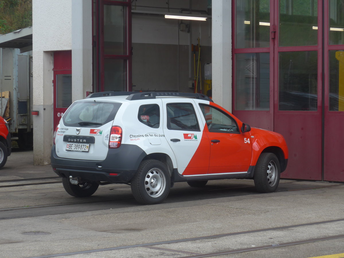 (220'412) - CJ Tramelan - Nr. 54/BE 389'872 - Dacia am 31. August 2020 beim Bahnhof Tramelan