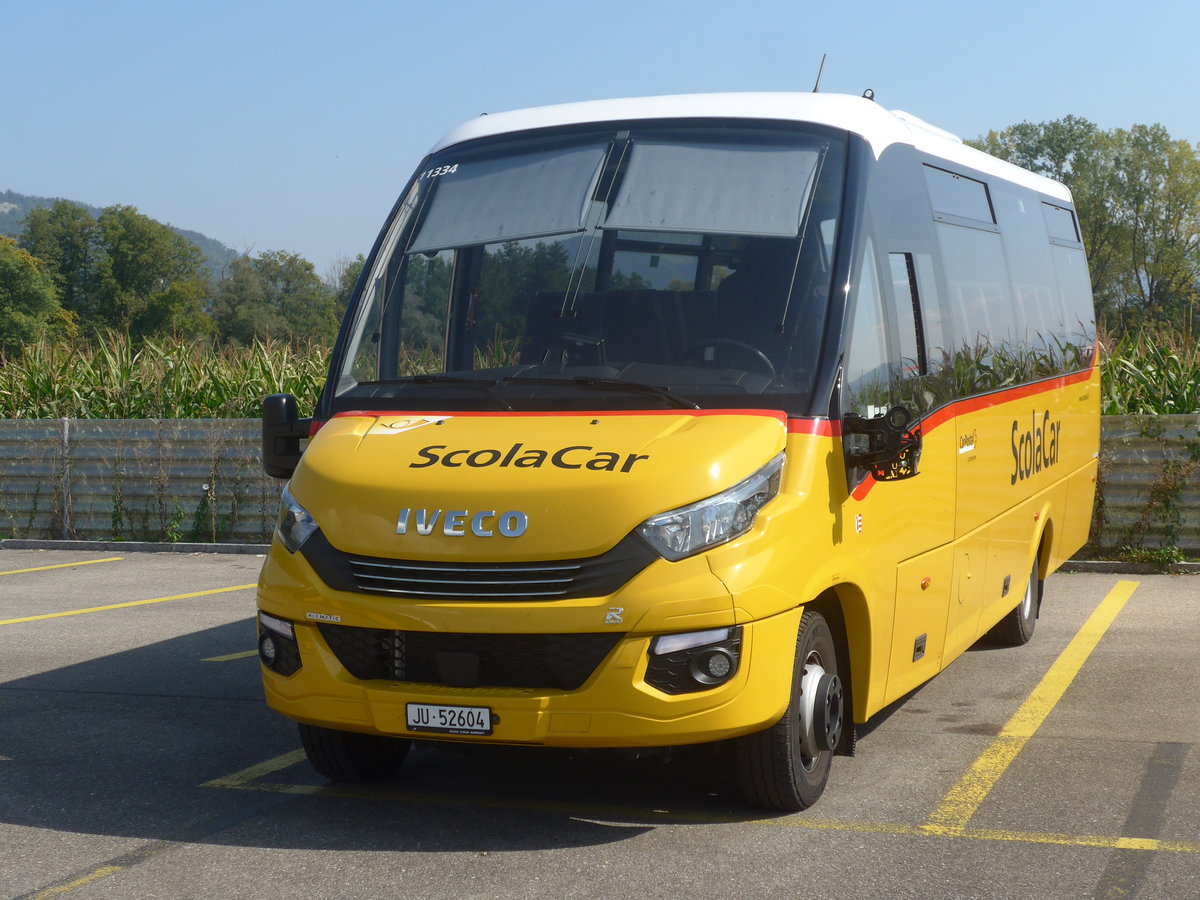 (220'830) - CarPostal Ouest - JU 52'604 - Iveco/Rosero am 20. September 2020 in Develier, Parkplatz