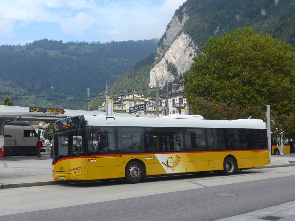 (220'889) - PostAuto Bern - BE 610'536 - Solaris am 21. September 2020 beim Bahnhof Interlaken West