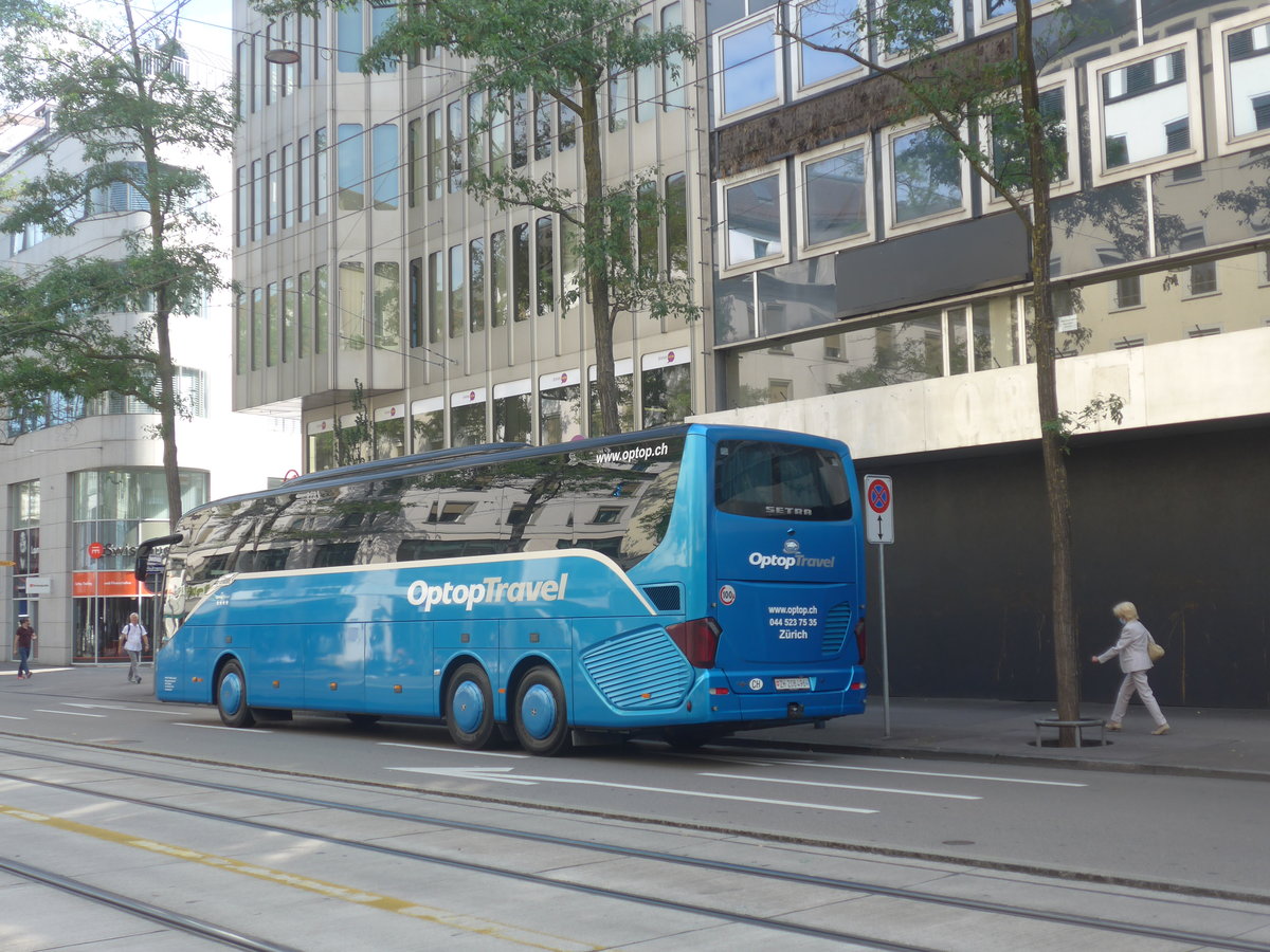 (220'970) - Optop Travel, Opfikon - Nr. 10/ZH 208'496 - Setra am 22. September 2020 in Zrich, Lwenstrasse