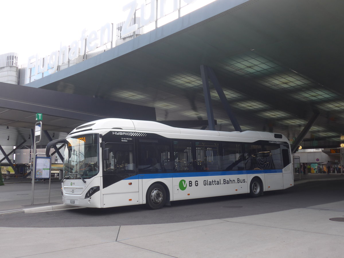 (221'017) - Welti-Furrer, Bassersdorf - Nr. 83/ZH 729'380 - Volvo am 22. September 2020 in Zrich, Flughafen