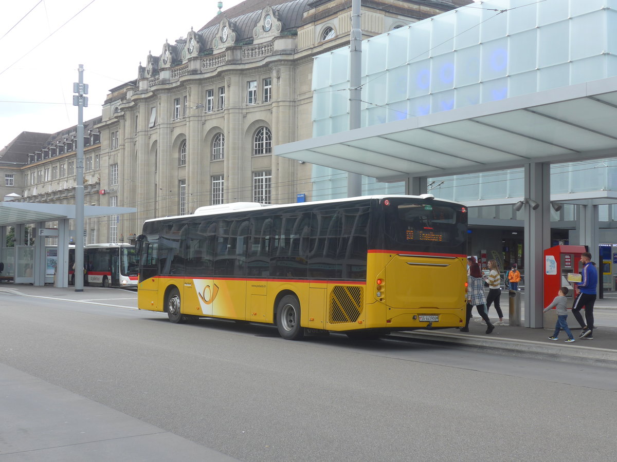 (221'266) - PostAuto Ostschweiz - SG 443'906 - Volvo am 24. September 2020 beim Bahnhof St. Gallen