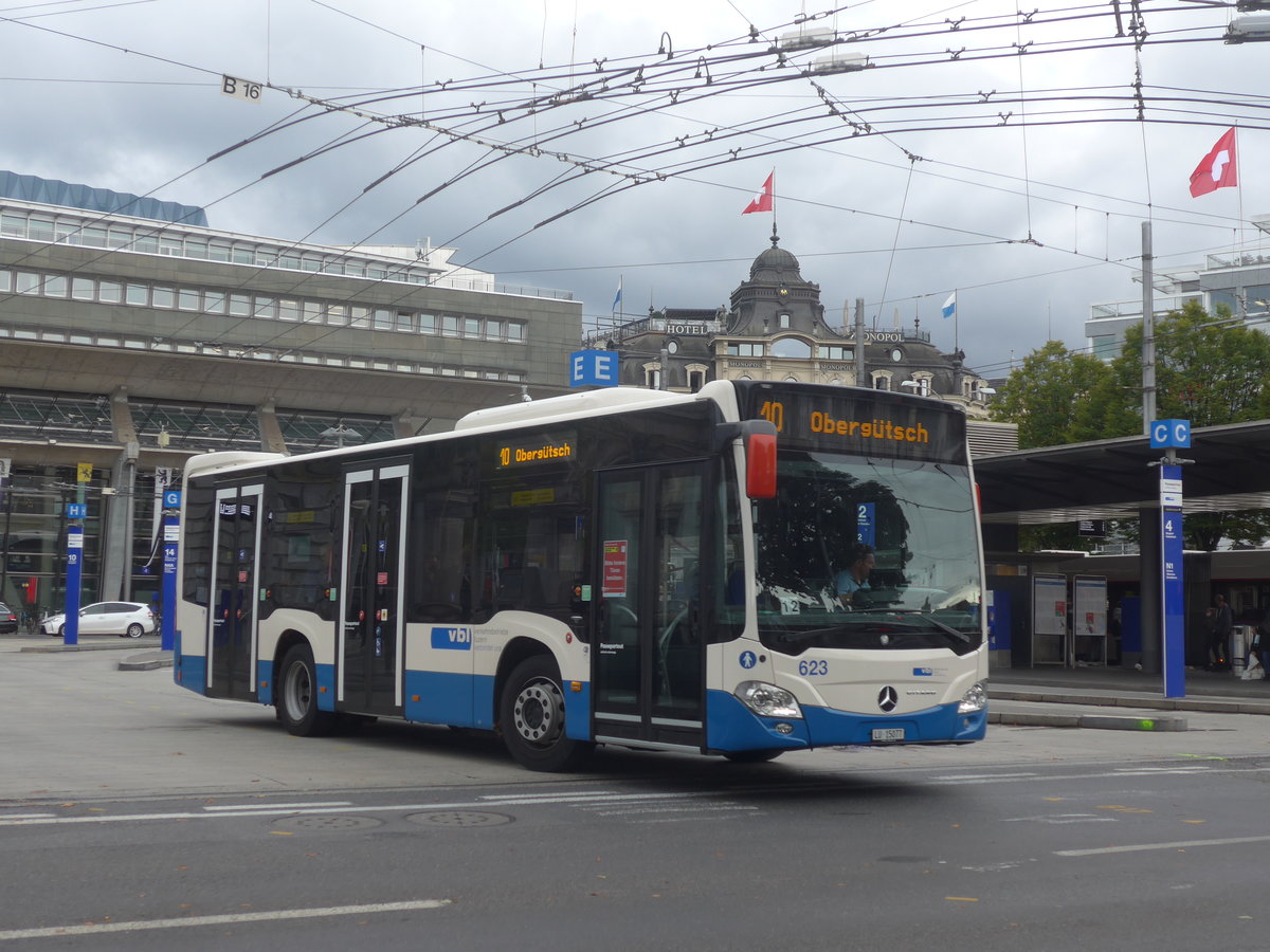 (221'376) - VBL Luzern - Nr. 623/LU 15'077 - Mercedes am 25. September 2020 beim Bahnhof Luzern