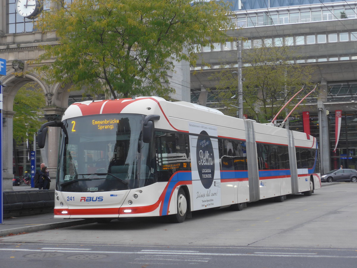 (221'379) - VBL Luzern - Nr. 241 - Hess/Hess Doppelgelenktrolleybus am 25. September 2020 beim Bahnhof Luzern