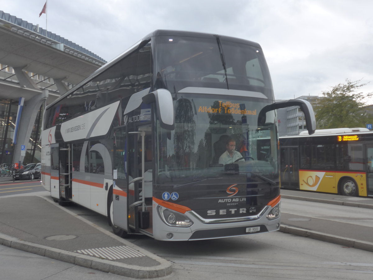 (221'411) - AAGU Altdorf - Nr. 17/UR 9000 - Setra am 25. September 2020 beim Bahnhof Luzern