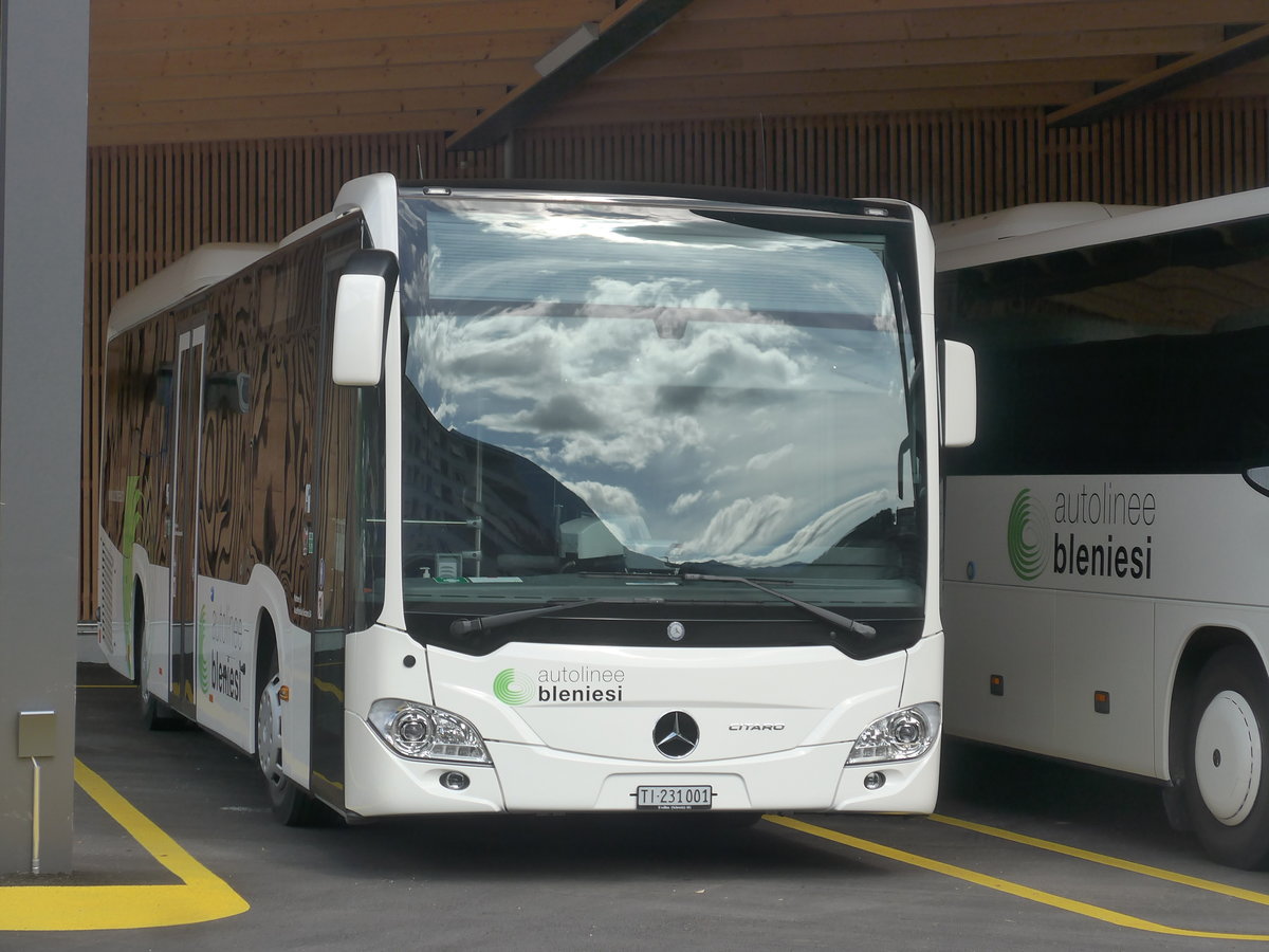 (221'482) - ABl Biasca - Nr. 1/TI 231'001 - Mercedes am 26. September 2020 in Biasca, Garage