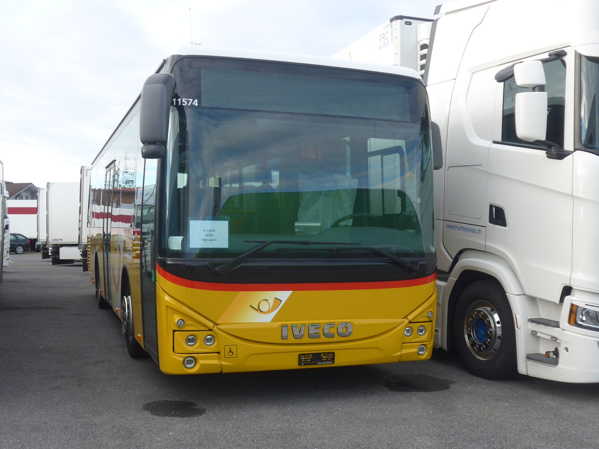 (221'697) - AutoPostale Ticino - PID 11'574 - Iveco am 11. Oktober 2020 in Kerzers, Interbus