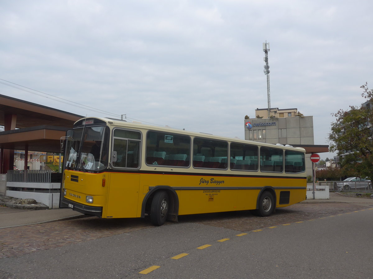 (221'951) - Biegger, Uster - Nr. 9/GL 1802 - Saurer/R&J (ex P 24'366) am 18. Oktober 2020 beim Bahnhof Wetzikon