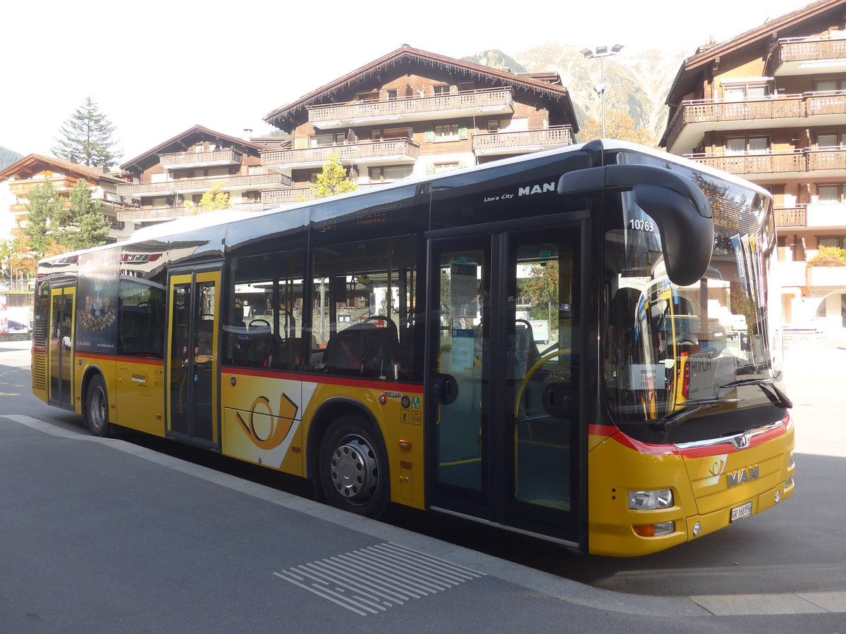 (222'161) - PostAuto Graubnden - GR 168'856 - MAN am 20. Oktober 2020 beim Bahnhof Klosters