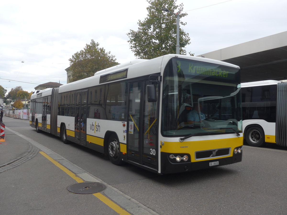 (222'211) - VBSH Schaffhausen - Nr. 30/SH 38'030 - Volvo am 21. Oktober 2020 beim Bahnhof Schaffhausen