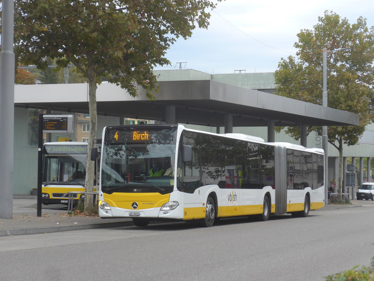 (222'219) - VBSH Schaffhausen - Nr. 19/SH 38'019 - Mercedes am 21. Oktober 2020 beim Bahnhof Schaffhausen