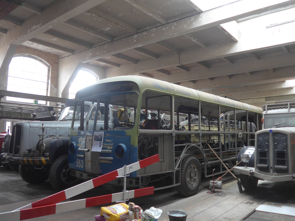 (222'291) - VBZ Zrich (OCS) - Nr. 553 - Saurer/Saurer (ex Nr. 201) am 21. Oktober 2020 in Arbon, Saurermuseum Depot (1. Gelenkautobus der Schweiz!)