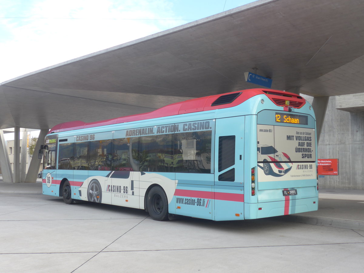 (222'384) - Aus Liechtenstein: PLA Vaduz - Nr. 91/FL 39'891 - Volvo am 22. Oktober 2020 beim Bahnhof Buchs