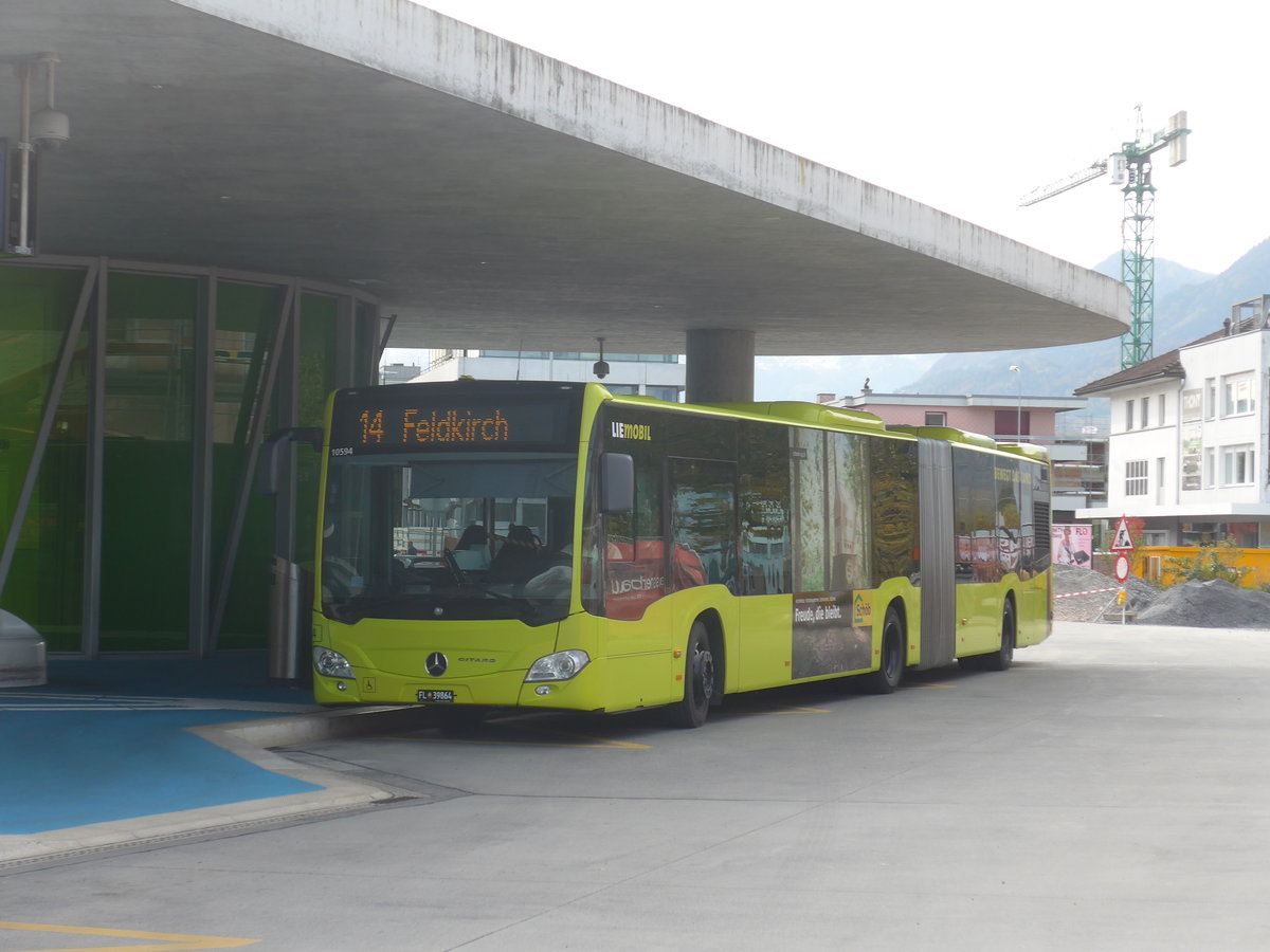 (222'401) - PLA Vaduz - Nr. 64/FL 39'864 - Mercedes am 22. Oktober 2020 beim Bahnhof Schaan