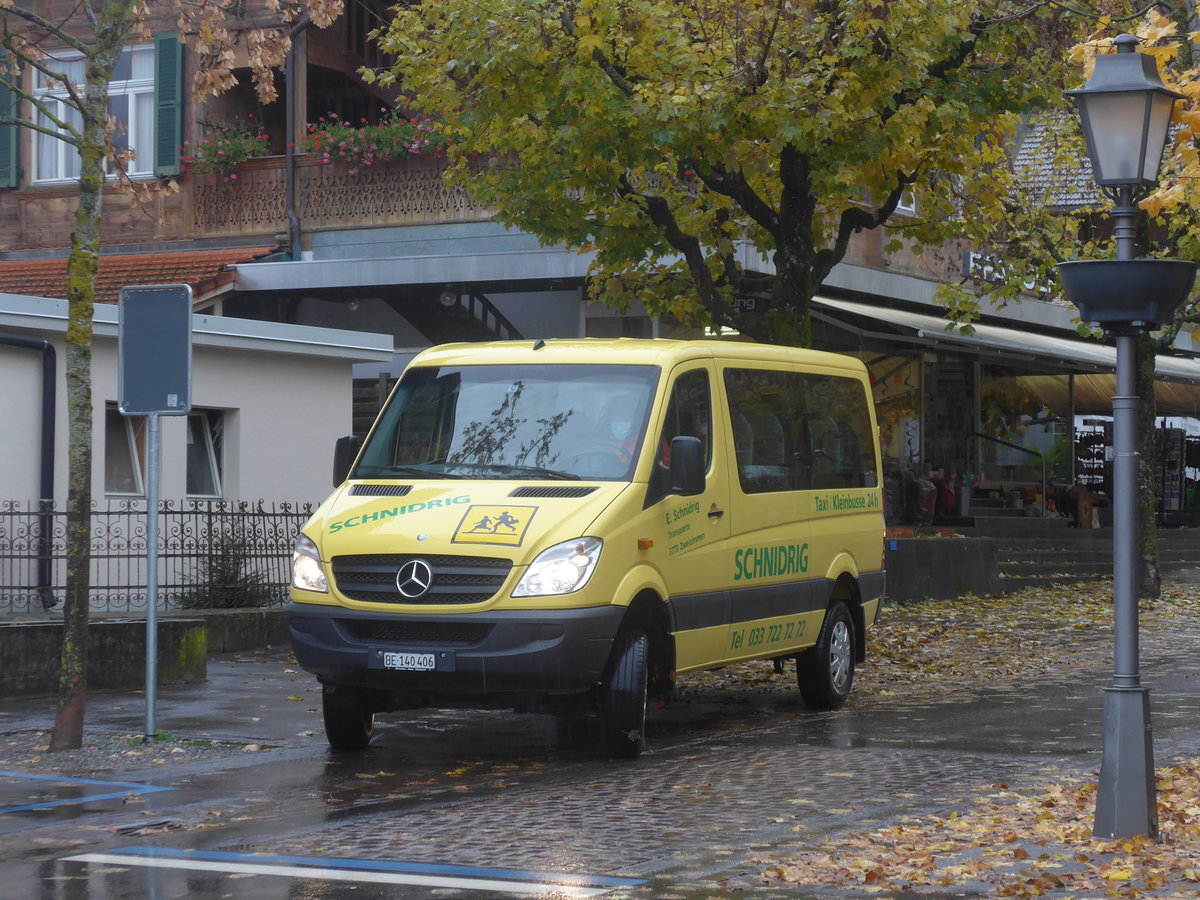 (222'708) - Schnidrig, Zweisimmen - BE 140'406 - Mercedes am 26. Oktober 2020 beim Bahnhof Zweisimmen