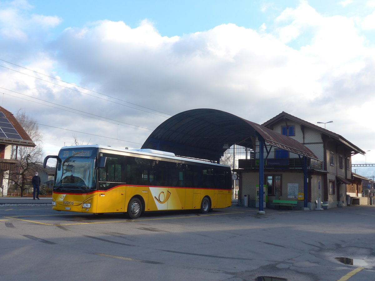 (223'113) - Engeloch, Riggisberg - Nr. 3/BE 447'406 - Iveco am 26. Dezember 2020 beim Bahnhof Thurnen