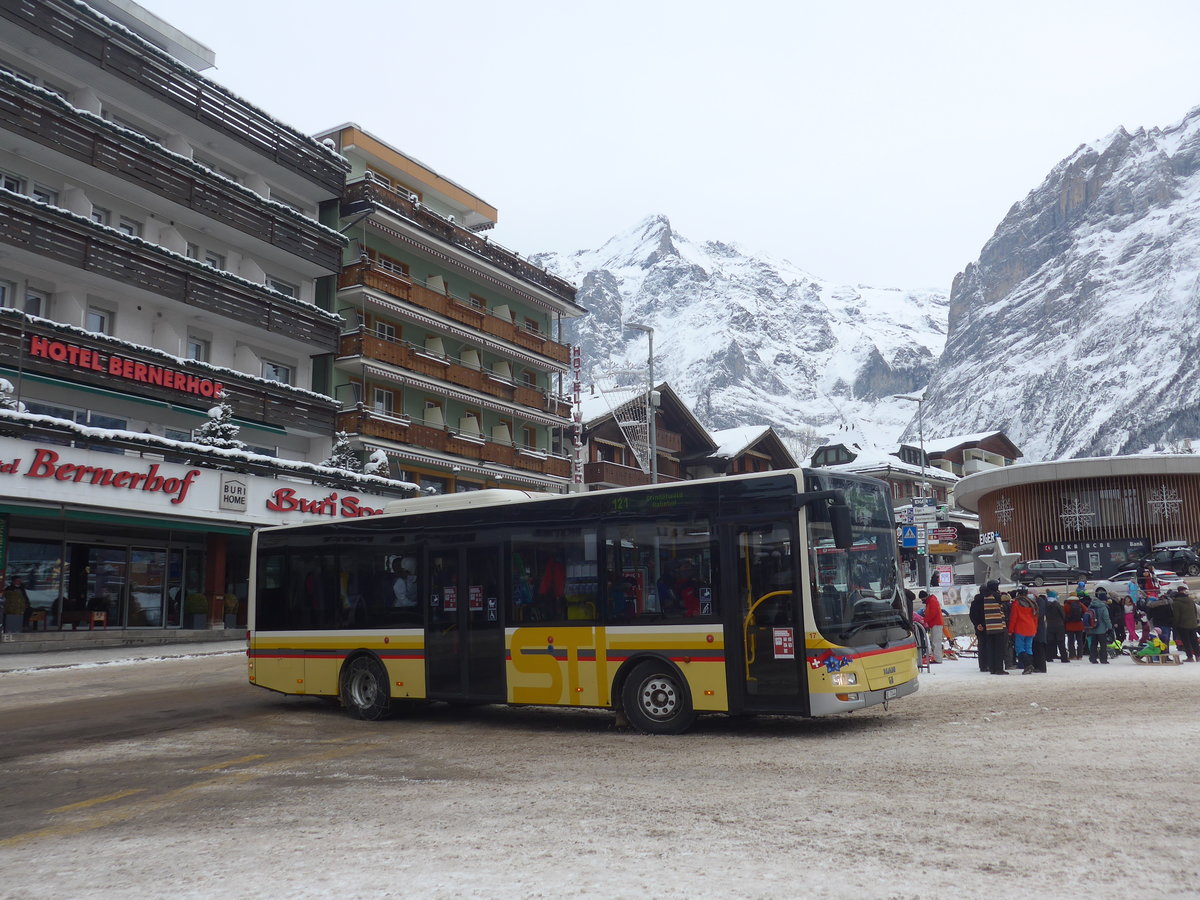 (223'153) - Grindelwaldbus, Grindelwald - Nr. 17/BE 72'444 - MAN/Gppel (ex STI Thun Nr. 133) am 27. Dezember 2020 beim Bahnhof Grindelwald