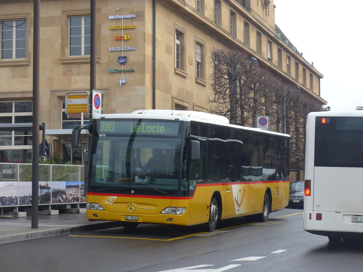 (224'005) - CarPostal Ouest - NE 98'404 - Mercedes am 7. Mrz 2021 beim Bahnhof Neuchtel