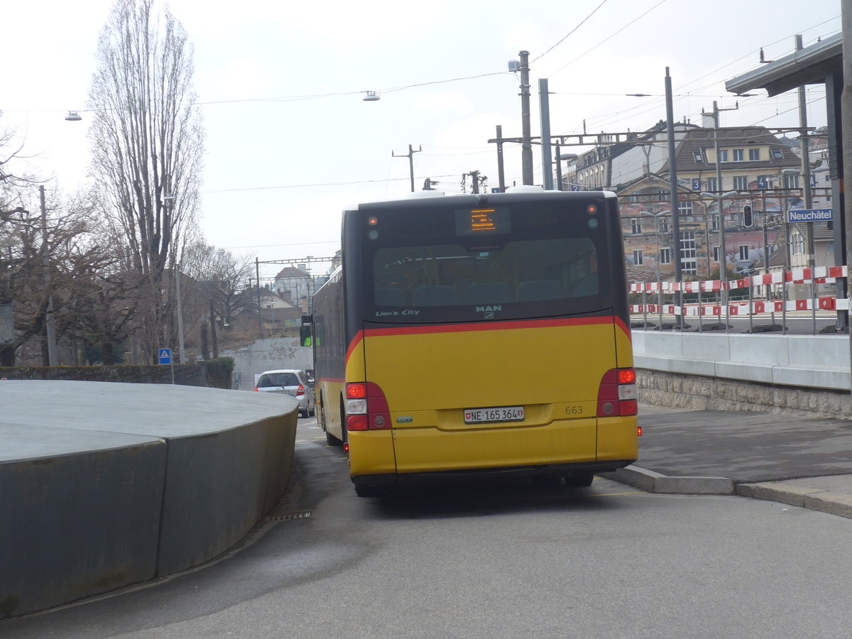 (224'028) - PostAuto Bern - Nr. 663/NE 165'364 - MAN (ex BE 610'550) am 7. Mrz 2021 beim Bahnhof Neuchtel