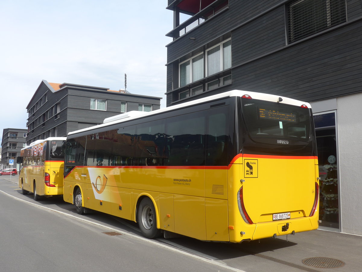 (224'081) - Flck, Brienz - Nr. 25/BE 868'725 - Iveco am 13. Mrz 2021 beim Bahnhof Giswil