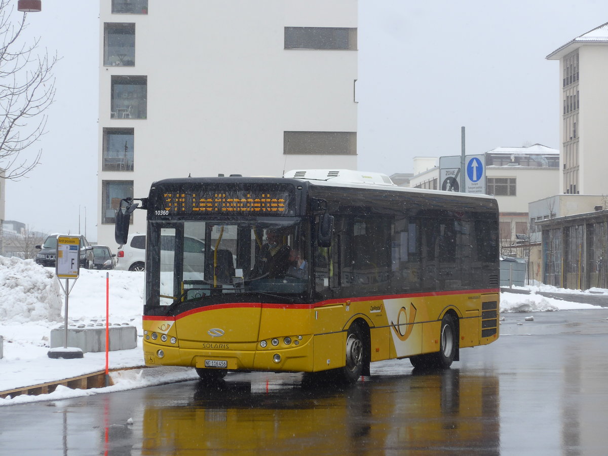 (224'175) - CarPostal Ouest - NE 116'456 - Solaris am 14. Mrz 2021 beim Bahnhof La Chaux-de-Fonds