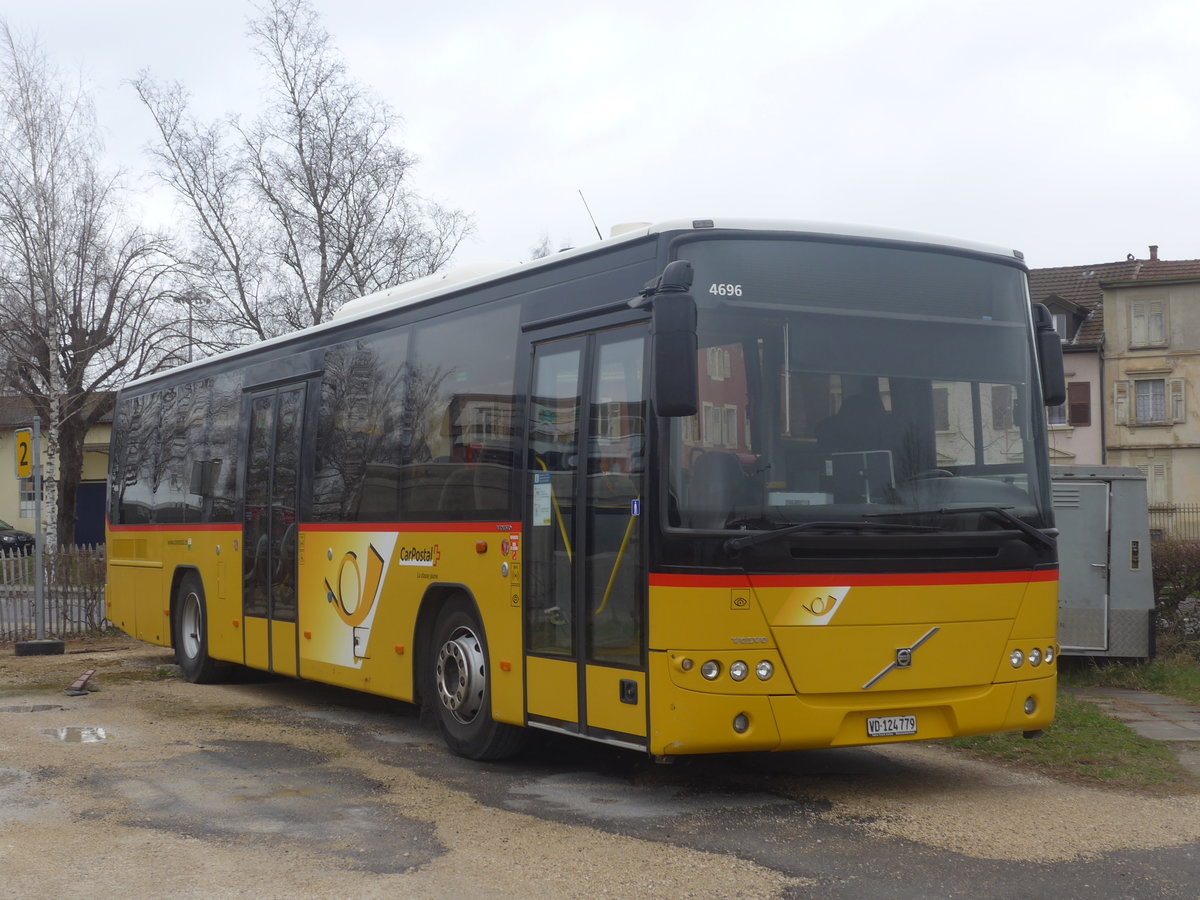 (224'211) - CarPostal Ouest - VD 124'779 - Volvo am 14. Mrz 2021 in Yverdon, Garage