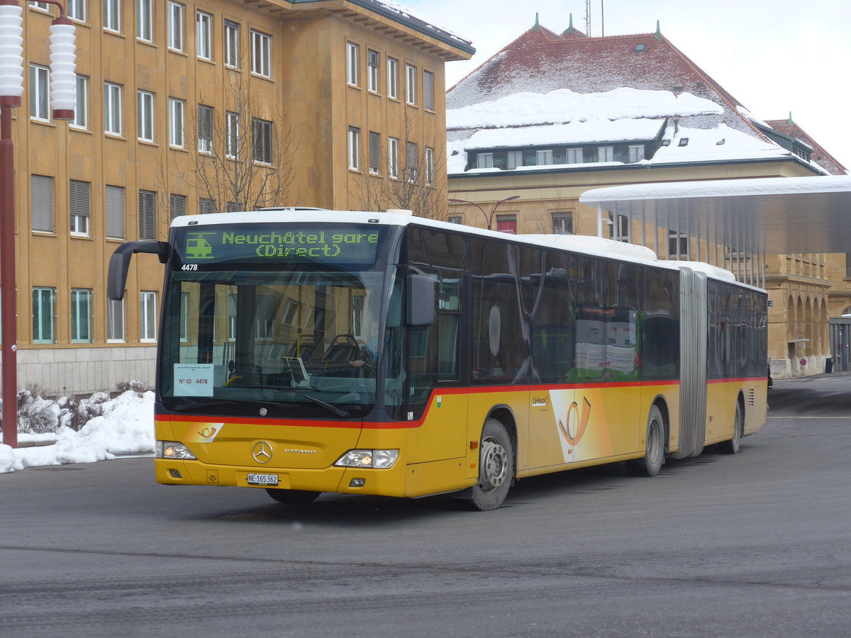 (224'265) - CarPostal Ouest - NE 165'362 - Mercedes (ex VD 386'089) am 20. Mrz 2021 beim Bahnhof La Chaux-de-Fonds