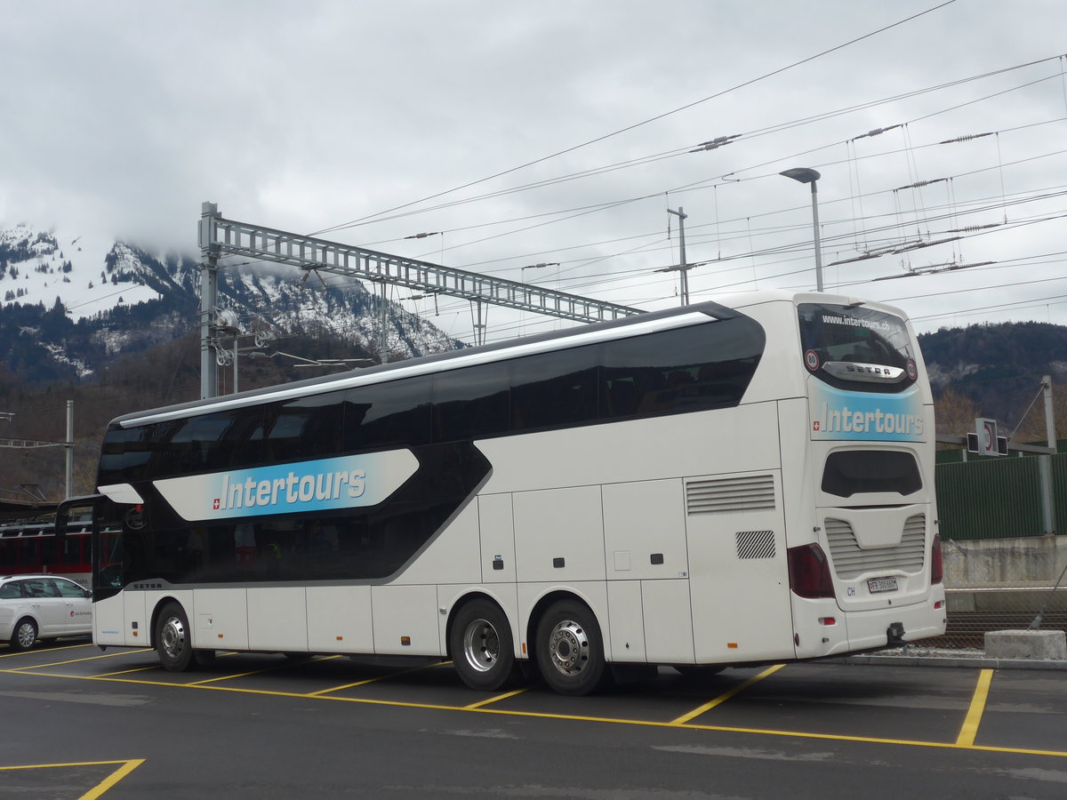 (224'408) - Intertours, Domdidier - FR 300'660 - Setra am 27. Mrz 2021 beim Bahnhof Stansstad