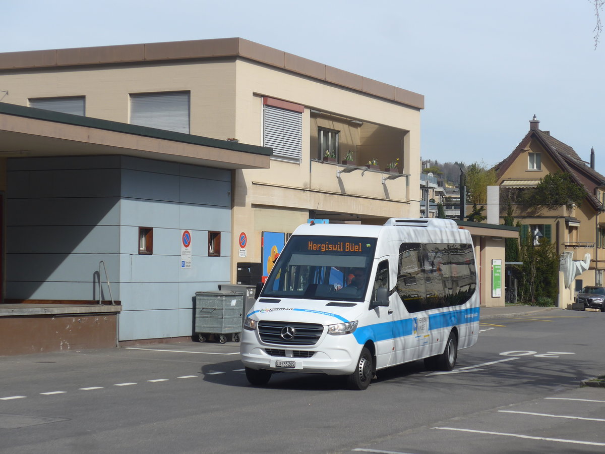 (224'806) - AAGR Rothenburg - Nr. 119/LU 285'205 - Mercedes am 5. April 2021 beim Bahnhof Hergiswil 