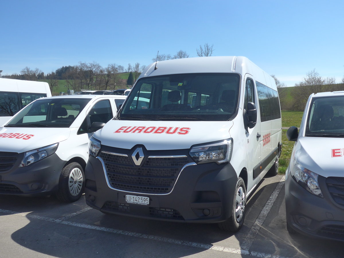 (224'932) - ARAG Ruswil - Nr. 64/LU 142'595 - Renault am 11. April 2021 in Ruswil, Garage