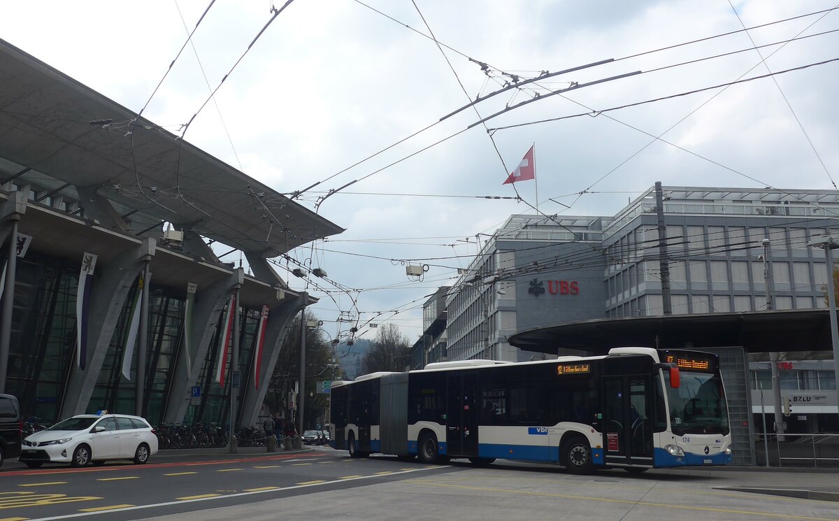 (225'102) - VBL Luzern - Nr. 174/LU 249'490 - Mercedes am 18. April 2021 beim Bahnhof Luzern