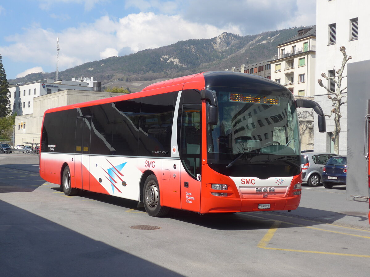 (225'108) - SMC Montana - Nr. 30/VS 48'730 - MAN am 19. April 2021 beim Bahnhof Sierre