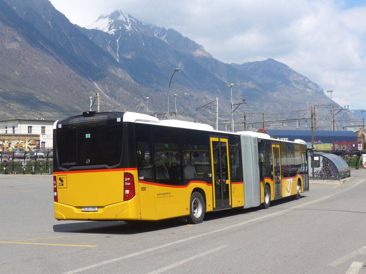 (225'132) - Buchard, Leytron - VS 241'996 - Mercedes am 19. April 2021 beim Bahnhof Martigny