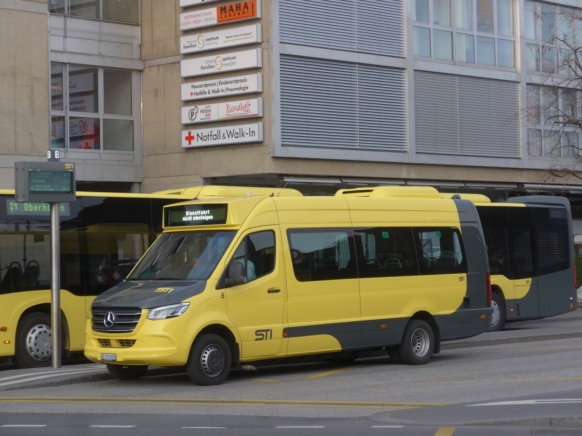 (225'178) - STI Thun - Nr. 5/BE 816'005 - Mercedes am 19. April 2021 beim Bahnhof Thun