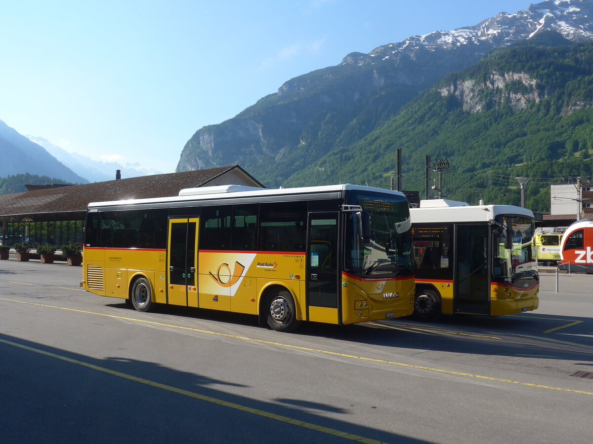 (225'810) - Flck, Brienz - Nr. 24/BE 868'724 - Iveco am 11. Juni 2021 in Meiringen, Postautostation