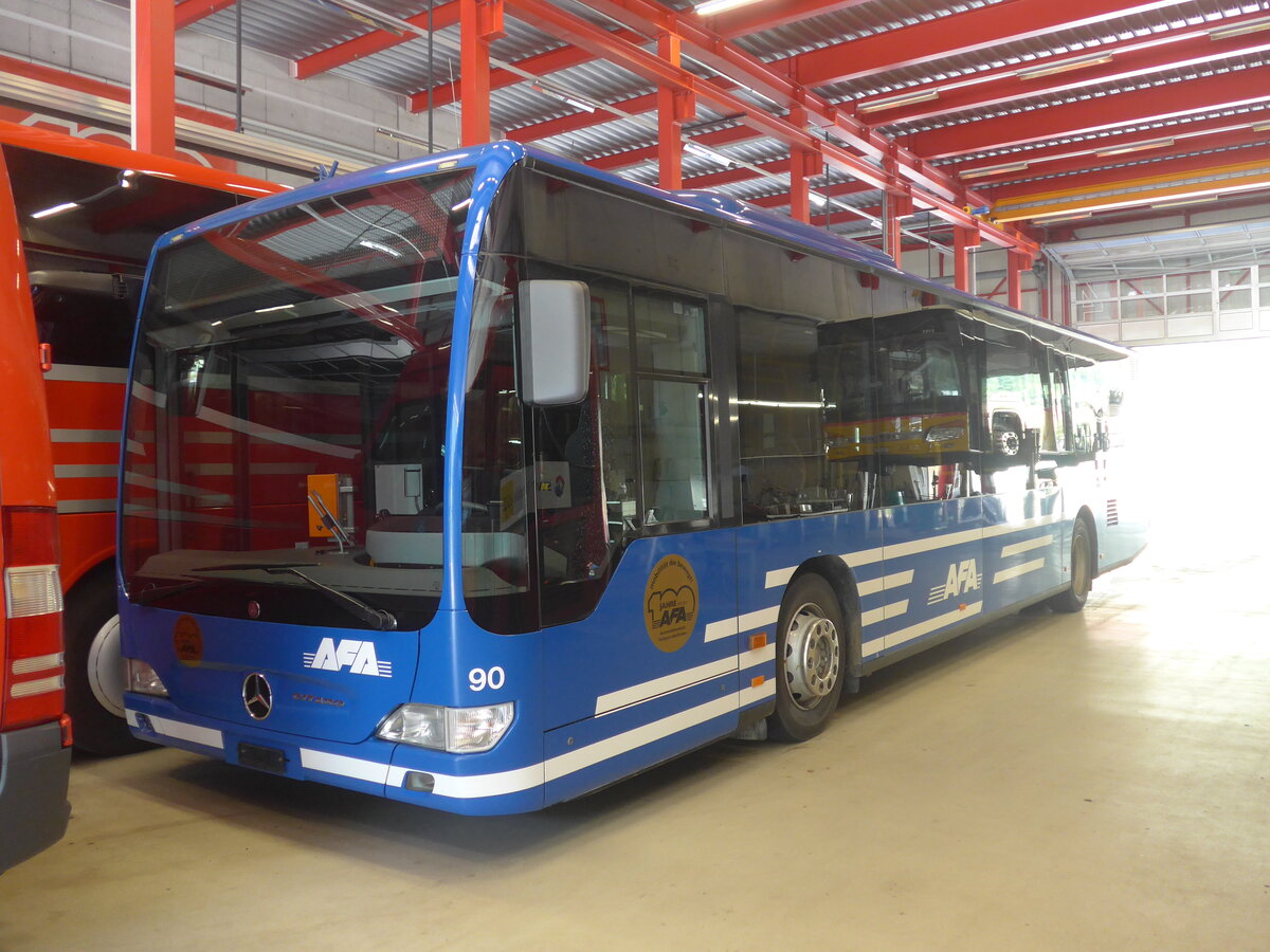 (225'930) - AFA Adelboden - Nr. 90 - Mercedes am 16. Juni 2021 in Frutigen, Garage