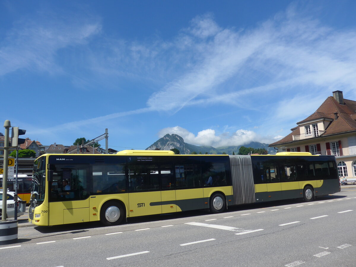 (226'032) - STI Thun - Nr. 700/BE 849'700 - MAN am 26. Juni 2021 beim Bahnhof Spiez