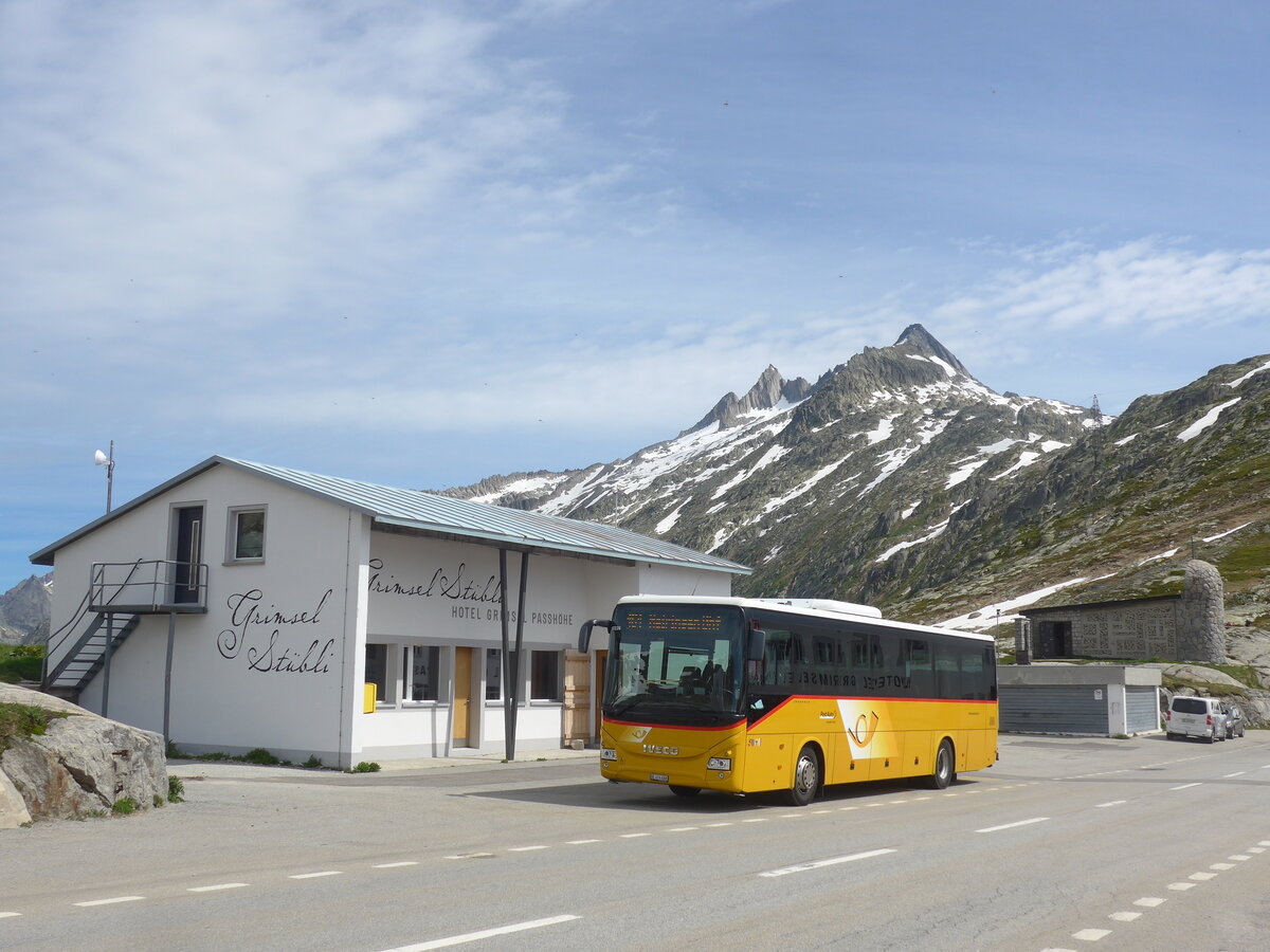 (226'102) - PostAuto Bern - BE 474'688 - Iveco am 3. Juli 2021 in Grimsel, Passhhe